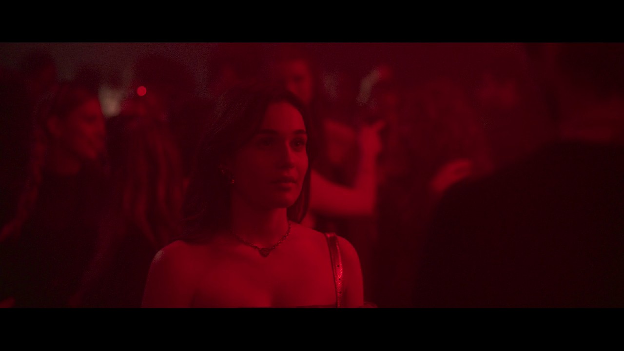 Bad Influence (2025) NF WEB-DL Hindi + English 1080p x264 AVC DDP 5.1 ESub CineVood.mkv.0001